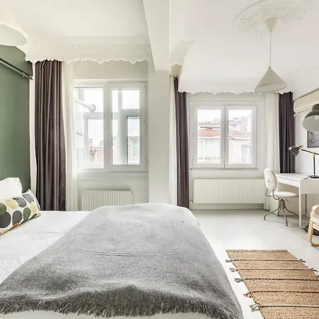 Charming Besiktas Flat With A Lovely Terrace Istanbul