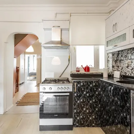 Charming Besiktas Flat With A Lovely Terrace Istanbul